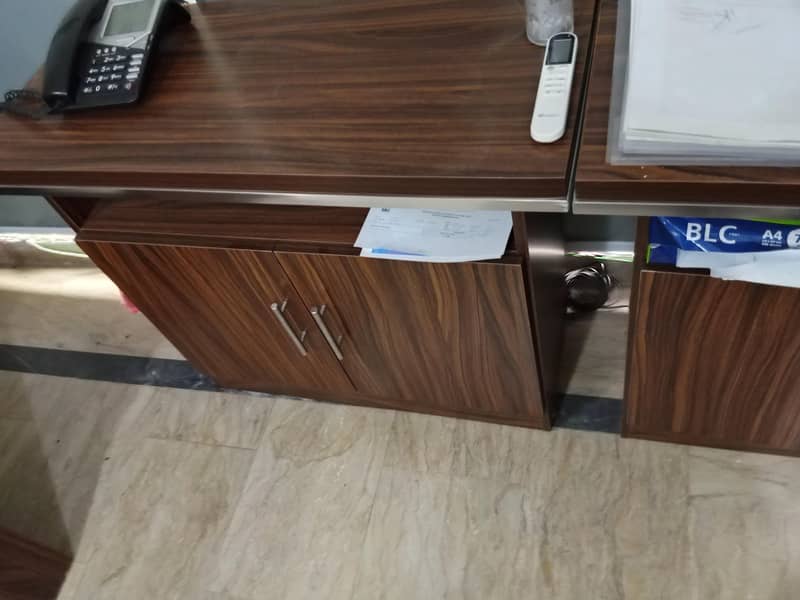 Brown Executive Table With Side Table 1
