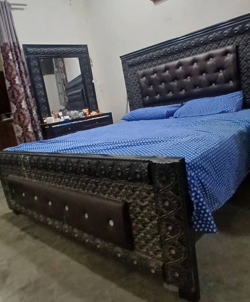 Bed and dressing 0