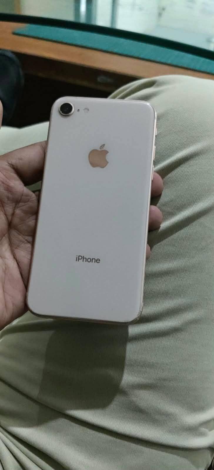 Apple iPhone 8 1