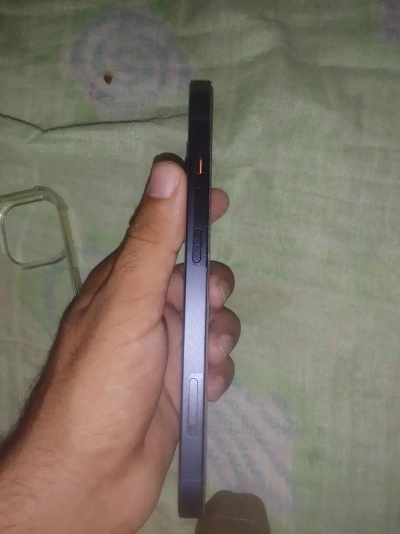 Apple iPhone 13 3