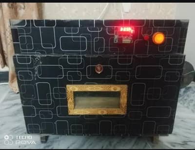 Incubator for hatching eggs