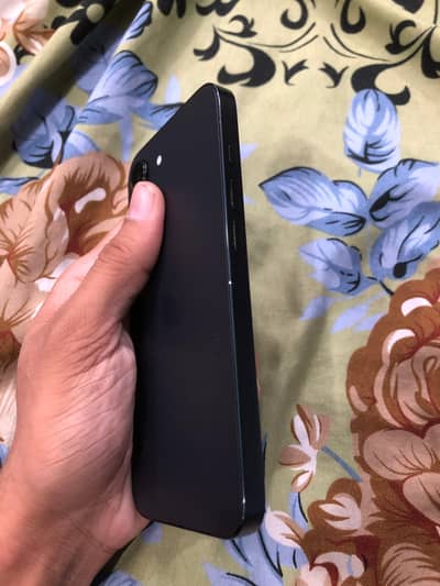 iPhone 16e