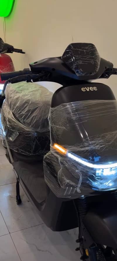 Evee S1 scooty