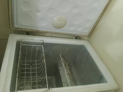 Need gas in this refrigerator otherwise condition is ok