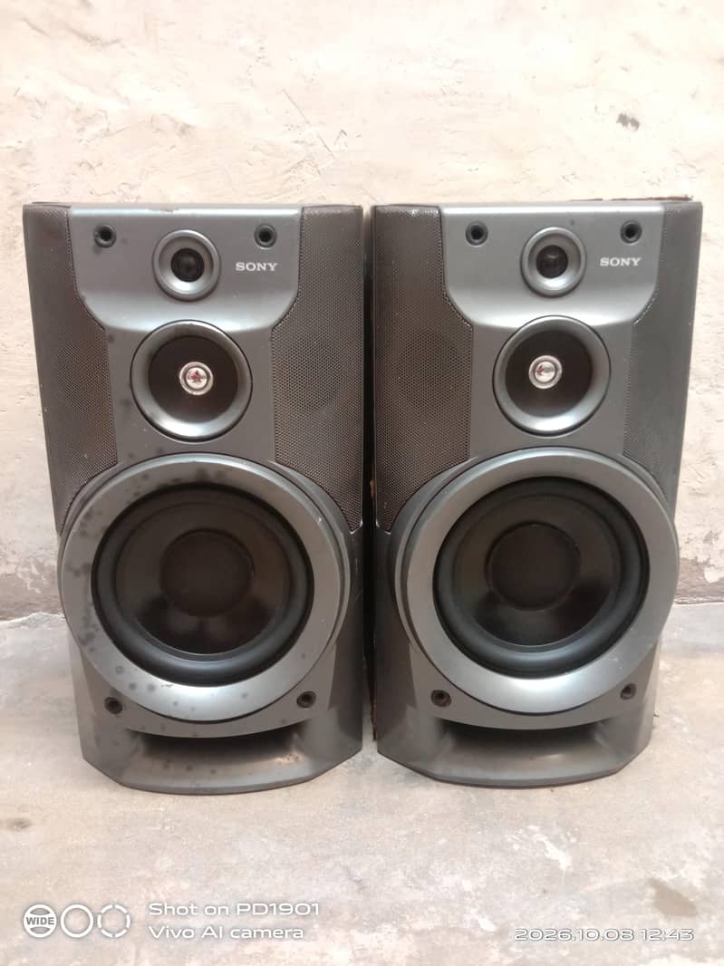 Sony speaker pair 0