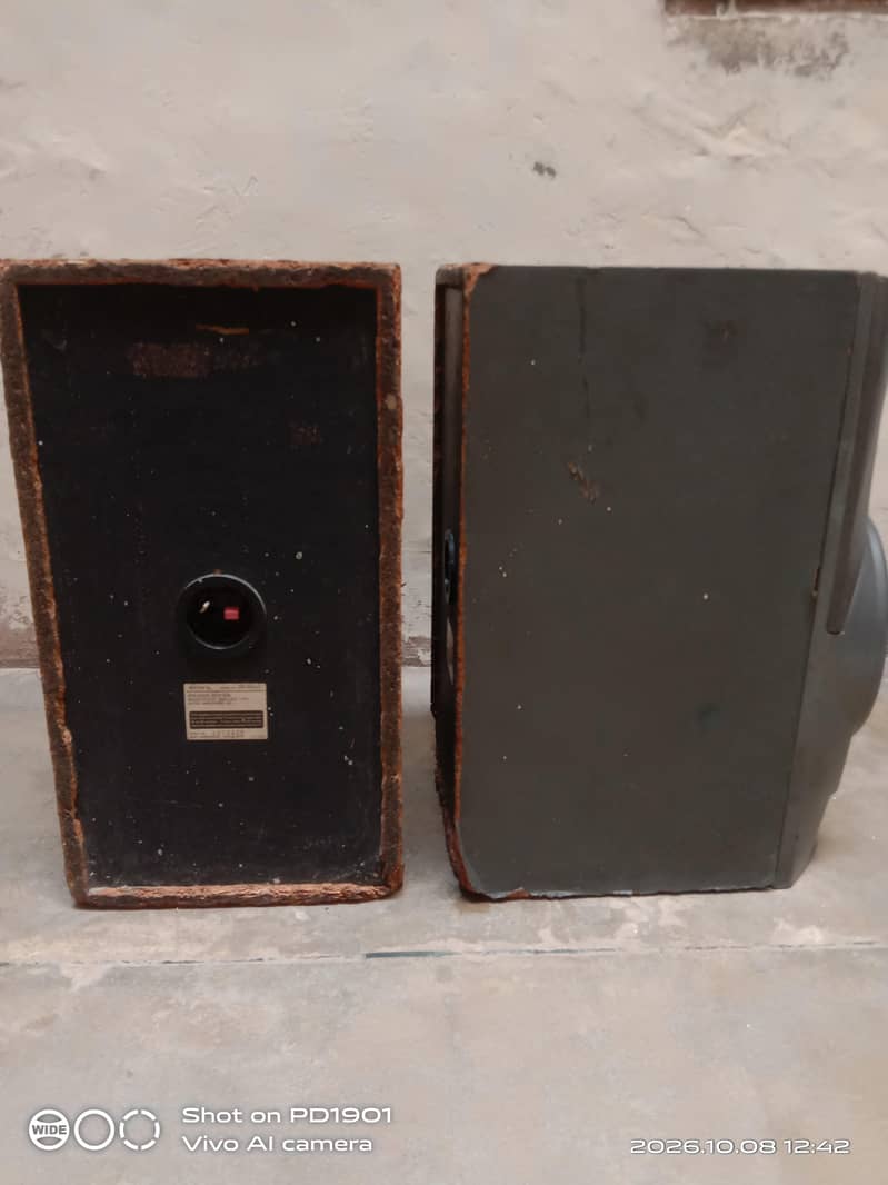Sony speaker pair 4