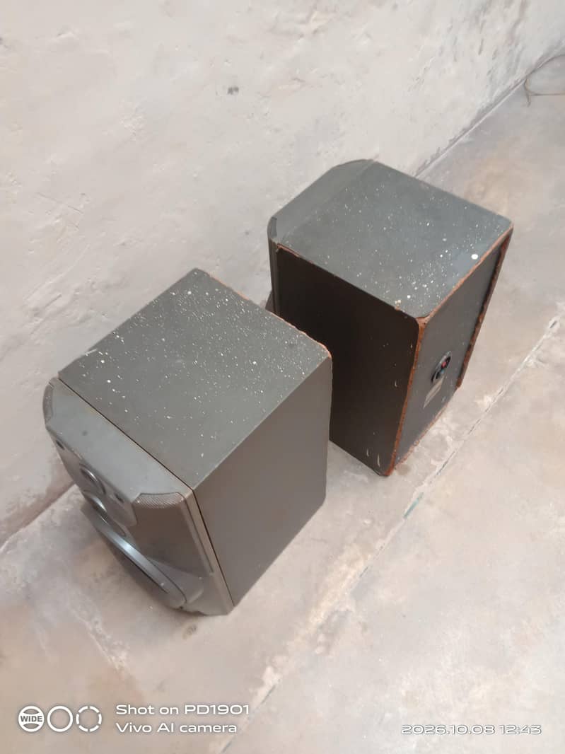 Sony speaker pair 8