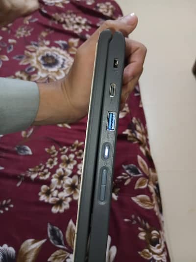 Lenovo Chromebook 300e 360 Rotatable touch and type 4/32 slighly used