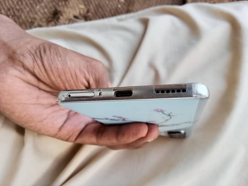 Tecno CAMON 40 Pro 4