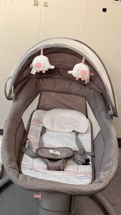 Mastela 3-in-1 Deluxe Multi-Functional Bassinet / Swing