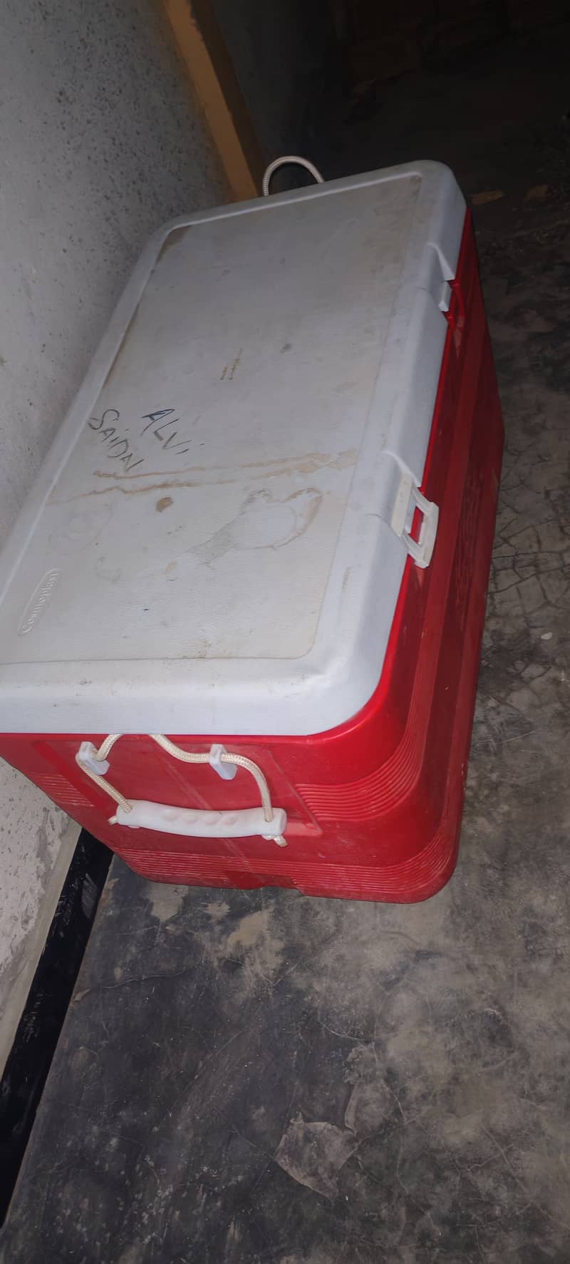 Cold storage box 9