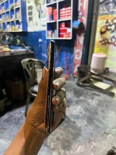 Apple iPhone 11 Pro Max 2