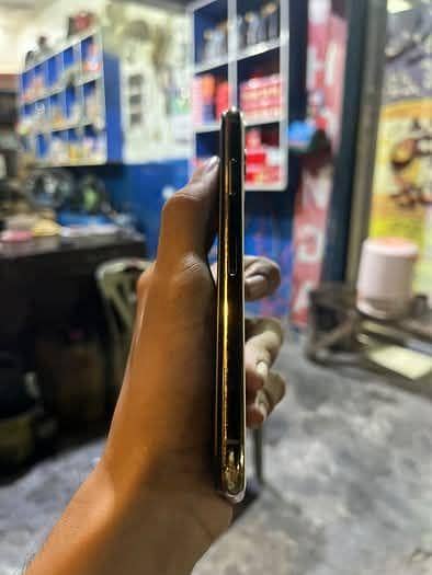 Apple iPhone 11 Pro Max 7