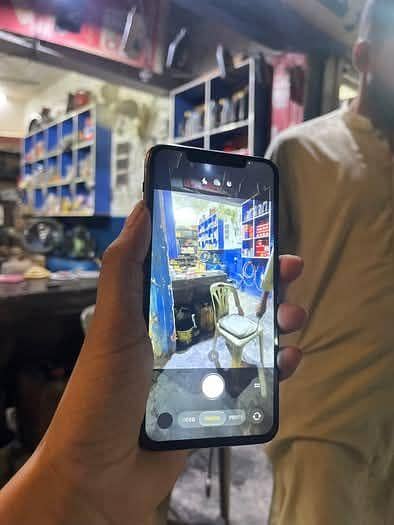 Apple iPhone 11 Pro Max 8