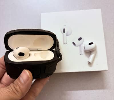 Apple AirPods (3rd Gen / MagSafe Charging Case)