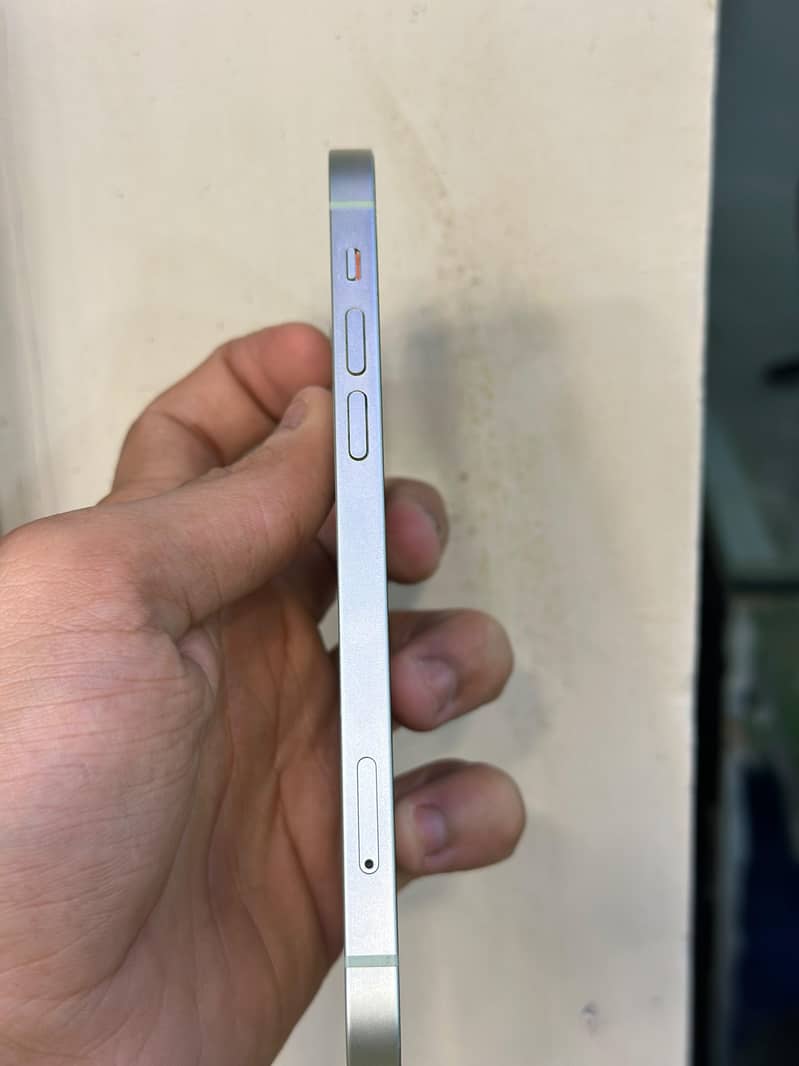 Apple iPhone 12 1