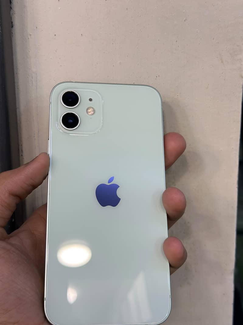 Apple iPhone 12 6