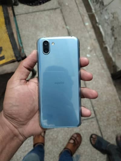 Sharp Aquos R2