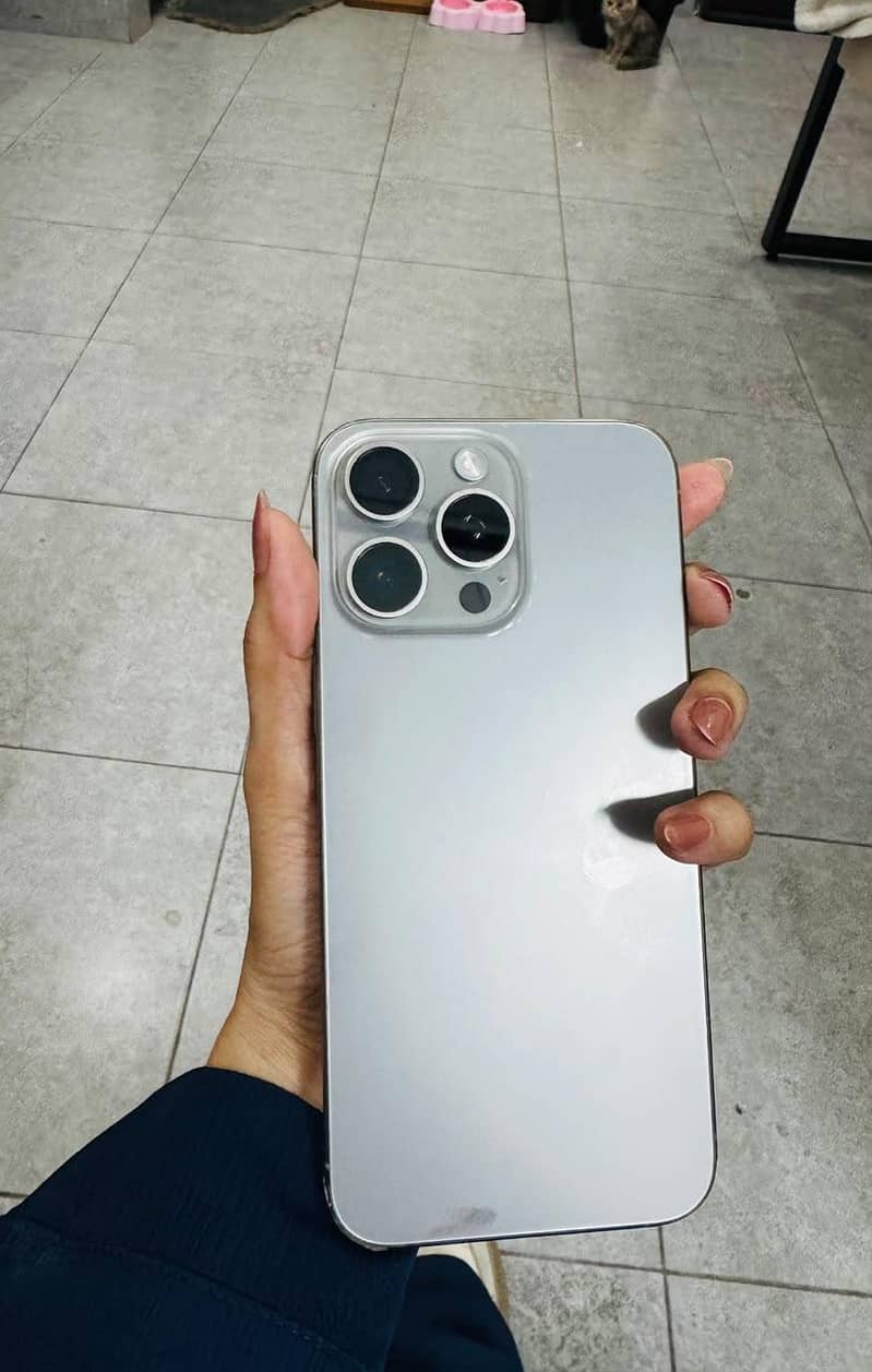 Apple iPhone 15 Pro Max 0