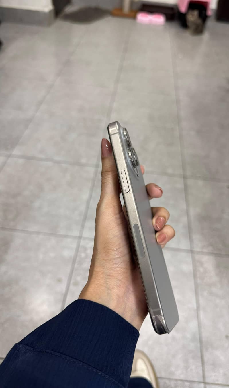 Apple iPhone 15 Pro Max 2