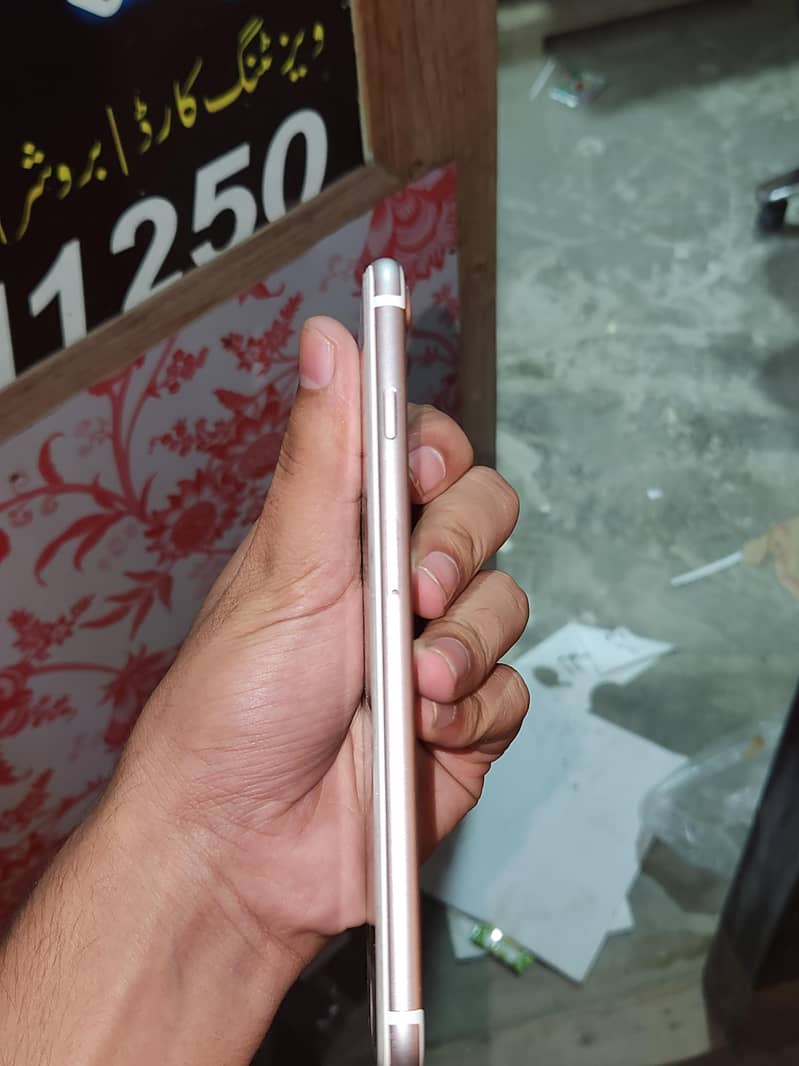 Apple iPhone 7 Plus 0
