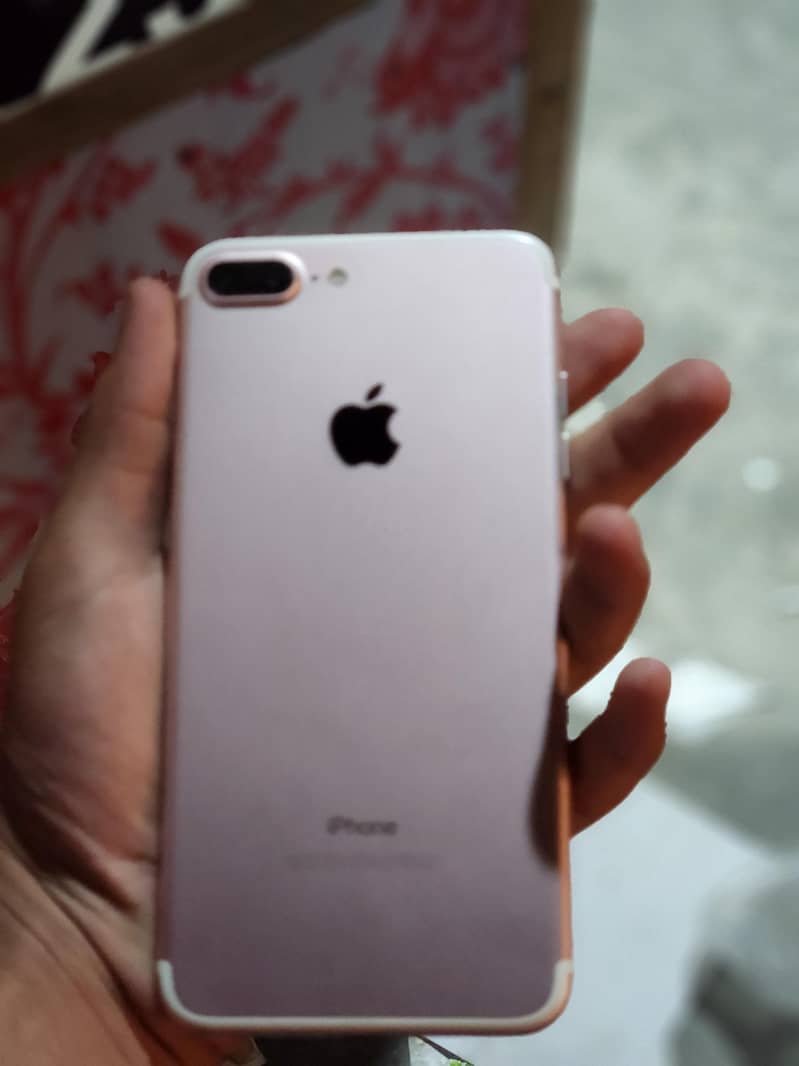 Apple iPhone 7 Plus 3