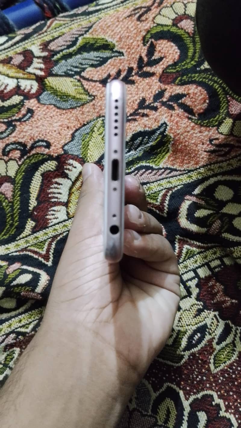 Apple iPhone 6S 4