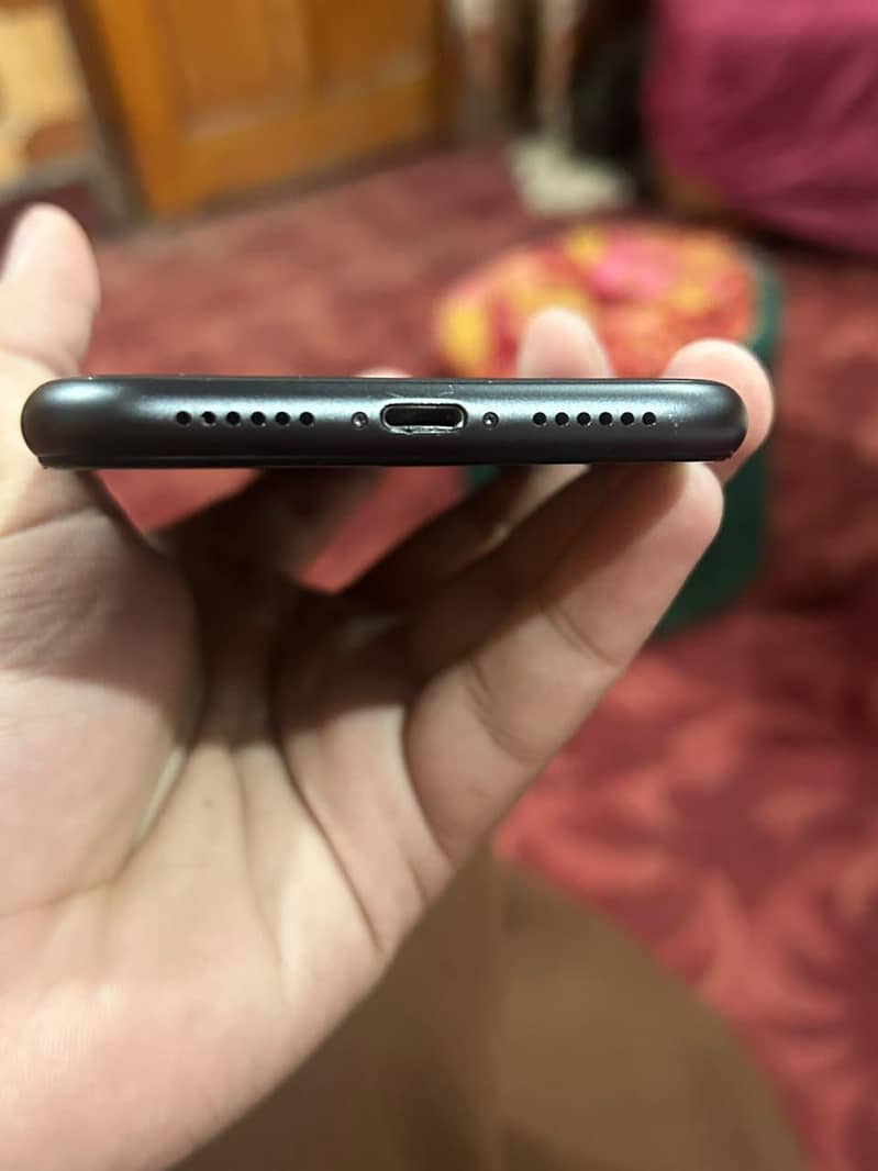 Apple iPhone 11 4