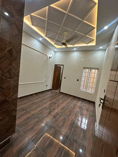 2.5 MARLA VIP BRAND NEW FIRST ENTRY HOUSE FOR FAMILY