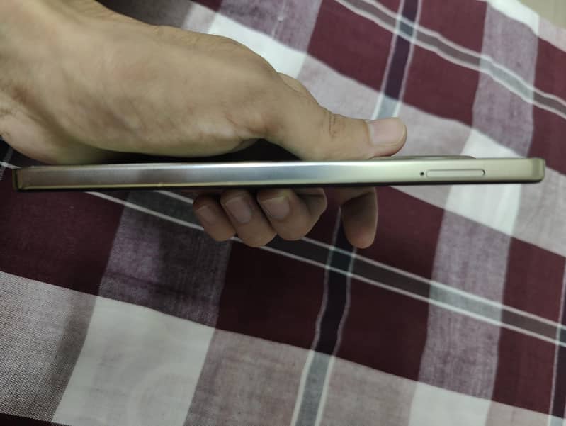Tecno CAMON 30 7