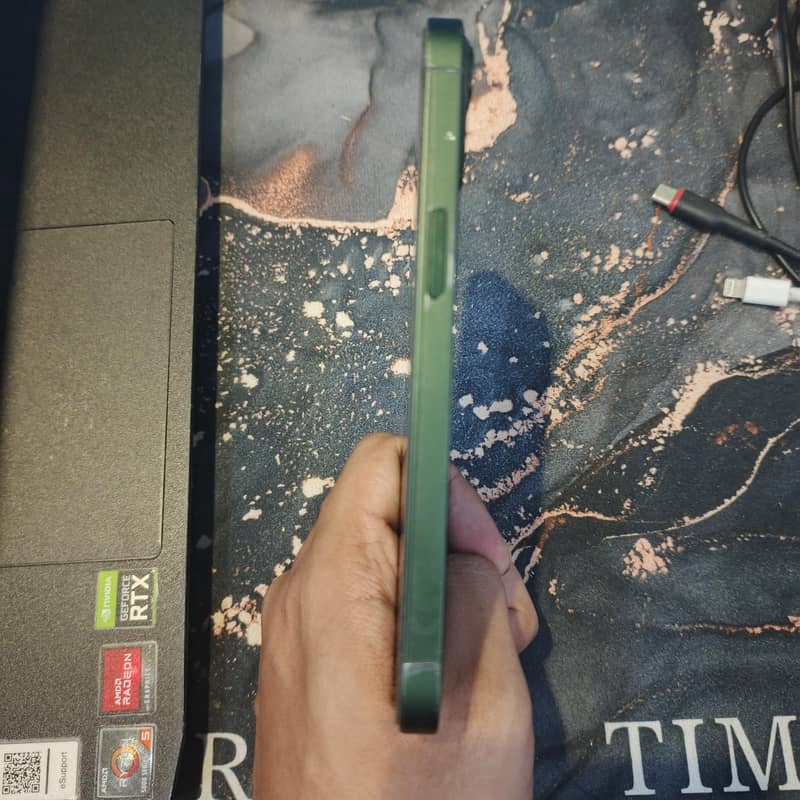 Apple iPhone 13 6