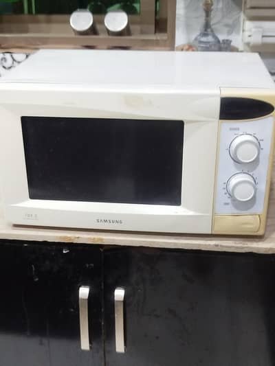 Samsung microwave oven for sale good clean condition