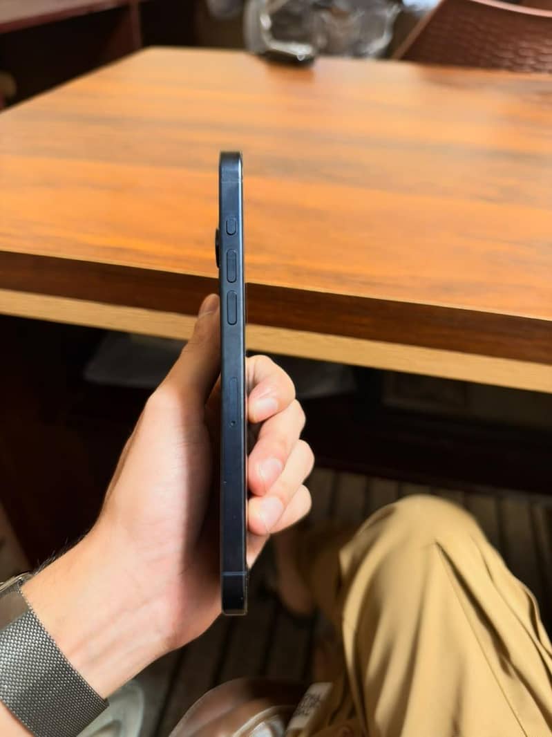 Apple iPhone 15 Pro Max 2