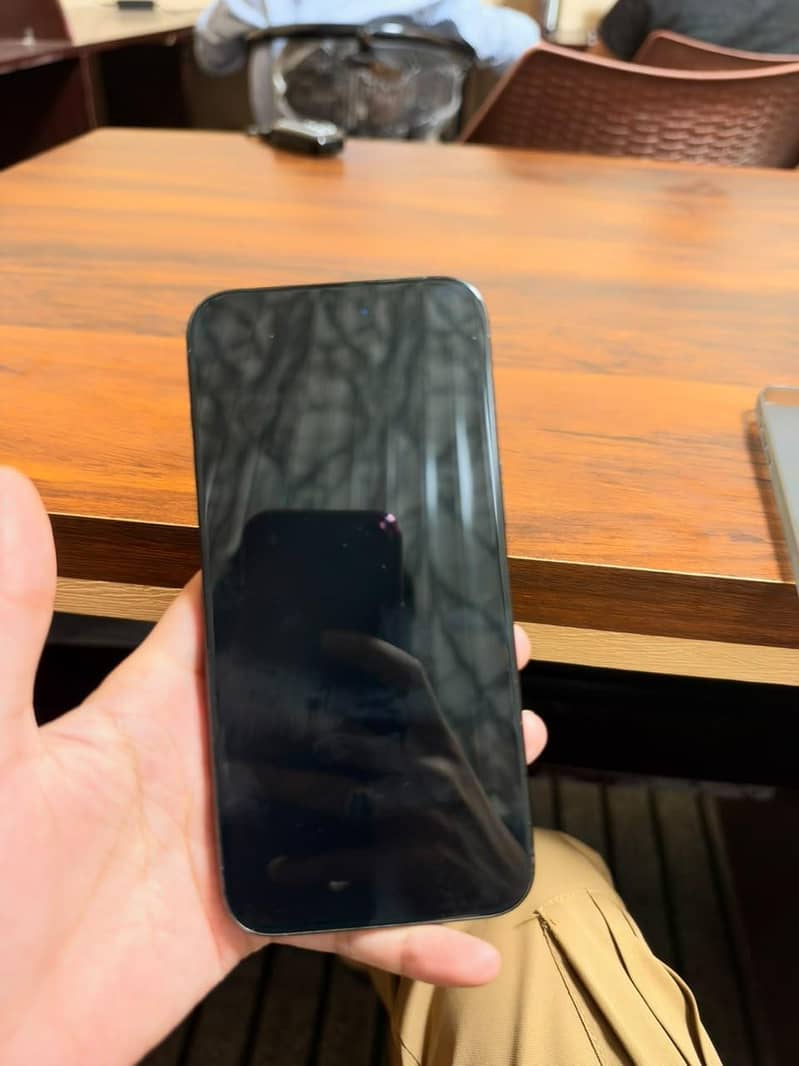 Apple iPhone 15 Pro Max 4