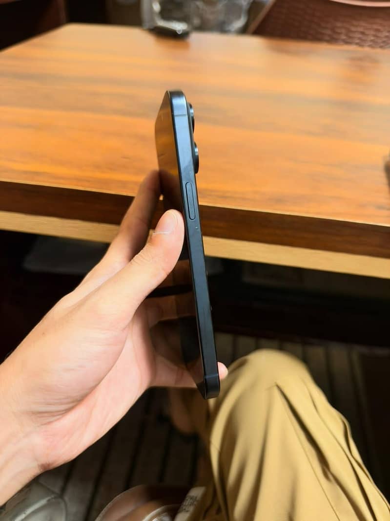 Apple iPhone 15 Pro Max 5