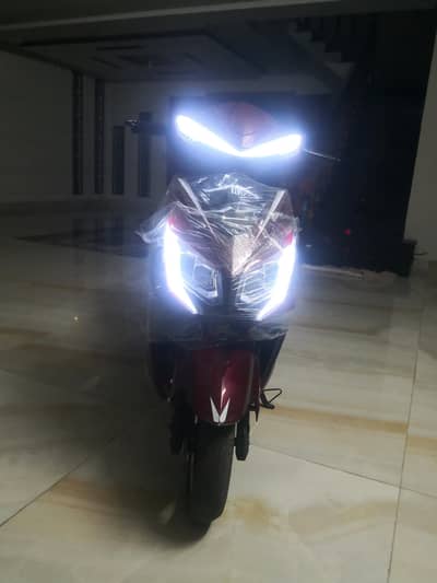 etroqx scooty lithium scooty