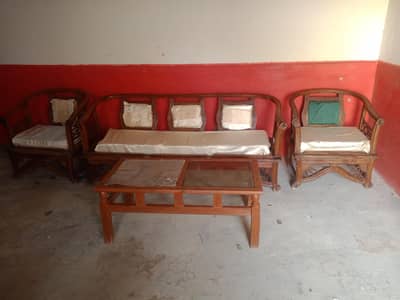 5 seater sofa set with kushan aur aik corner Tabble