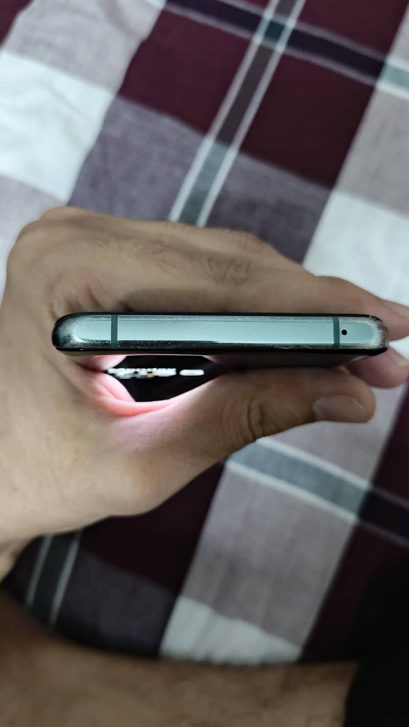 One Plus 10 Pro 4