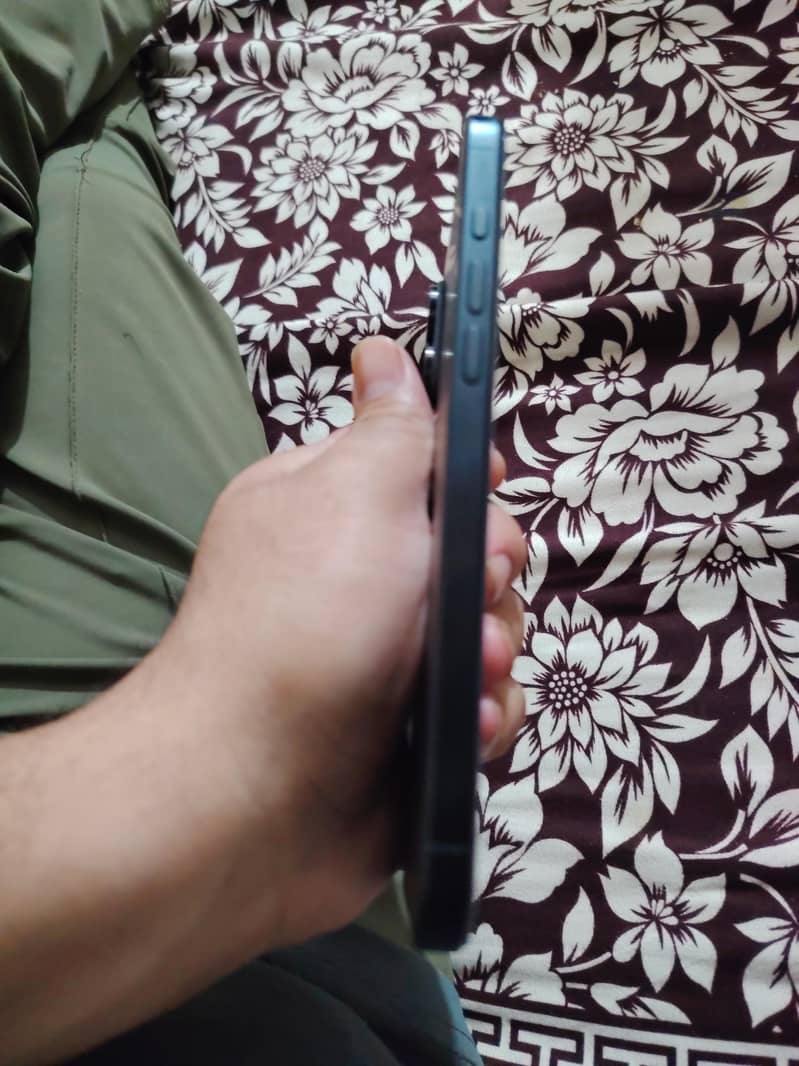 Apple iPhone 16 Plus 1