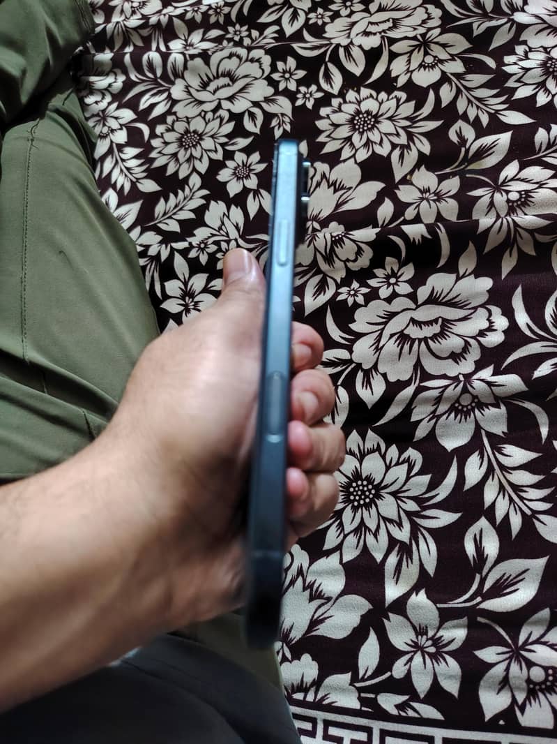 Apple iPhone 16 Plus 2