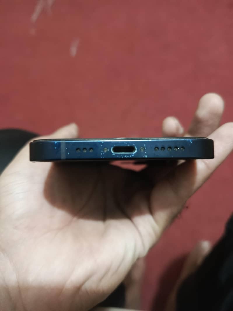 Apple iPhone 12 4