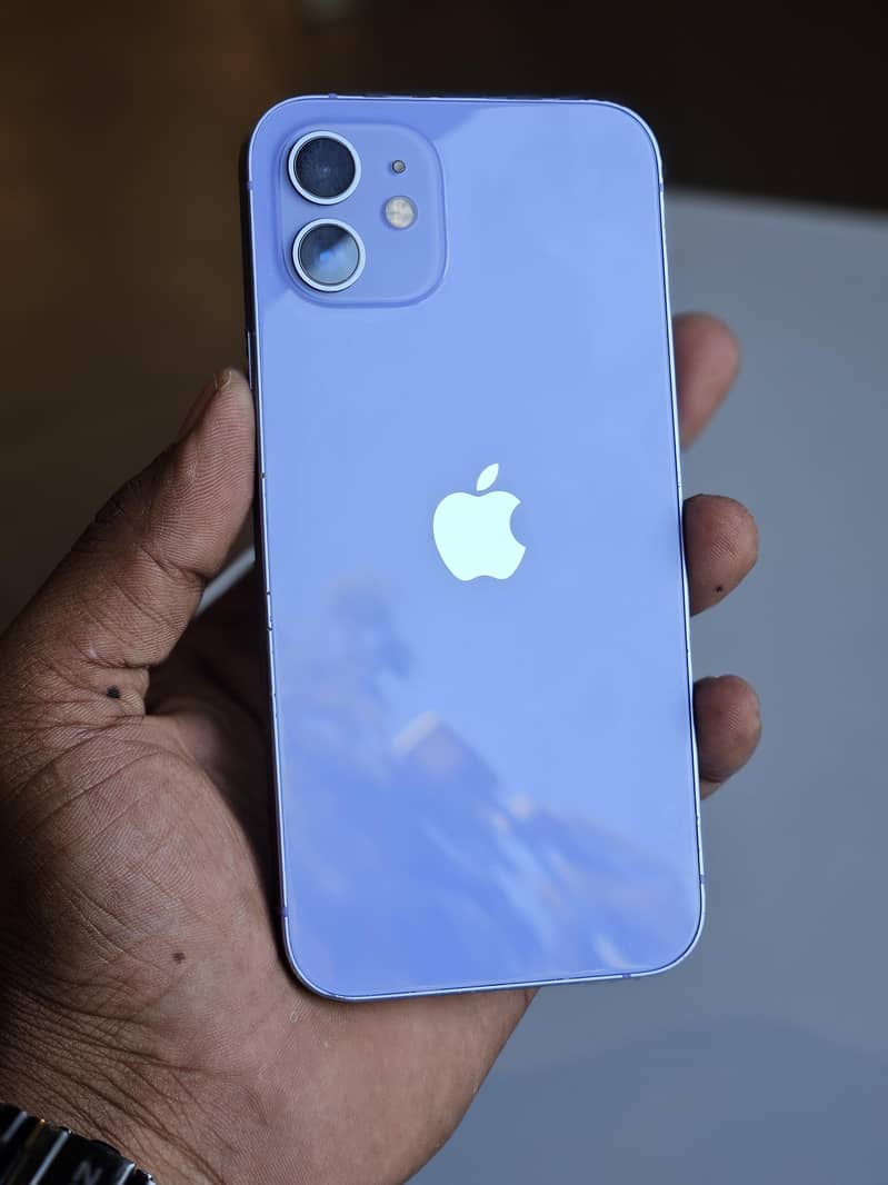 Apple iPhone 12 4