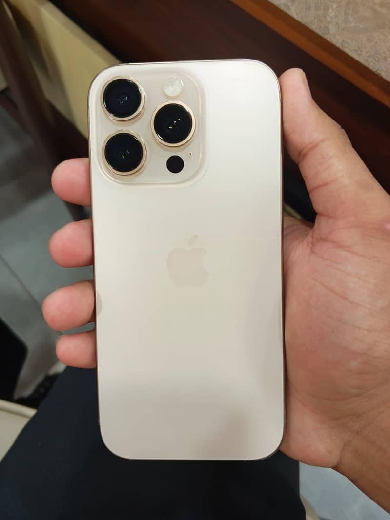 Apple iPhone 16 Pro 0