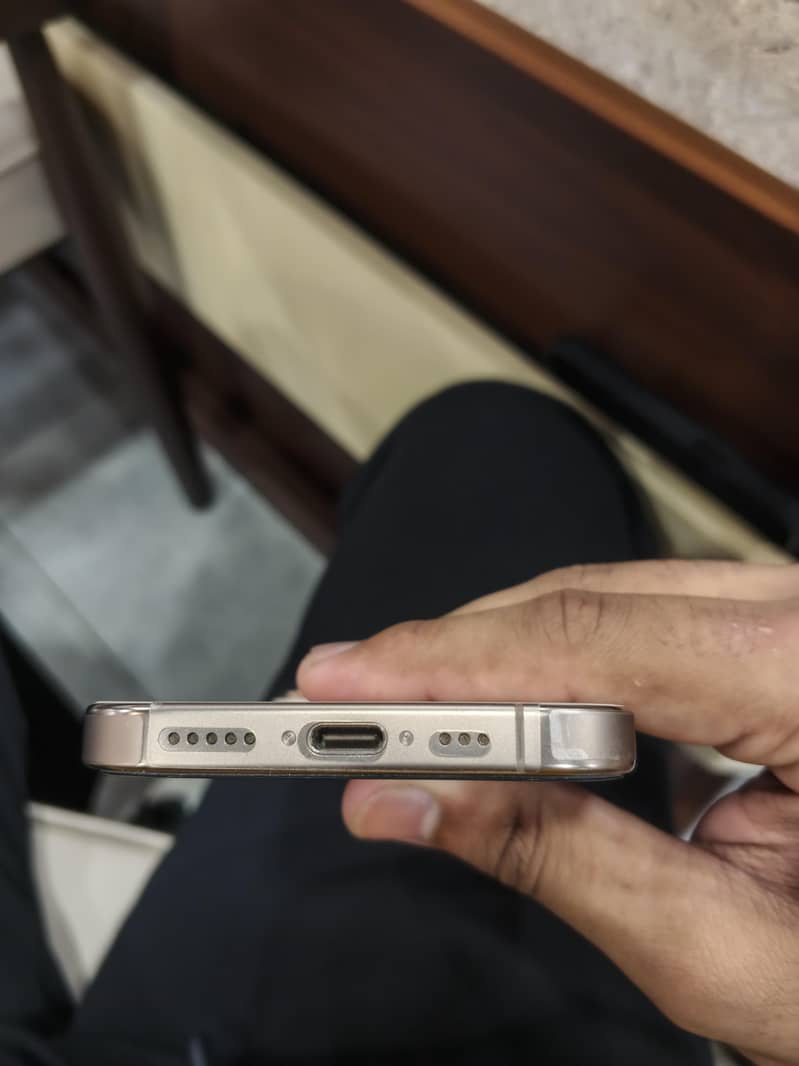 Apple iPhone 16 Pro 3