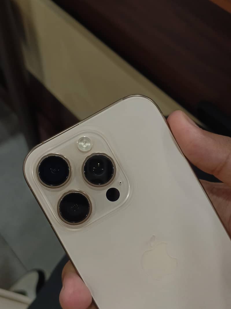Apple iPhone 16 Pro 4