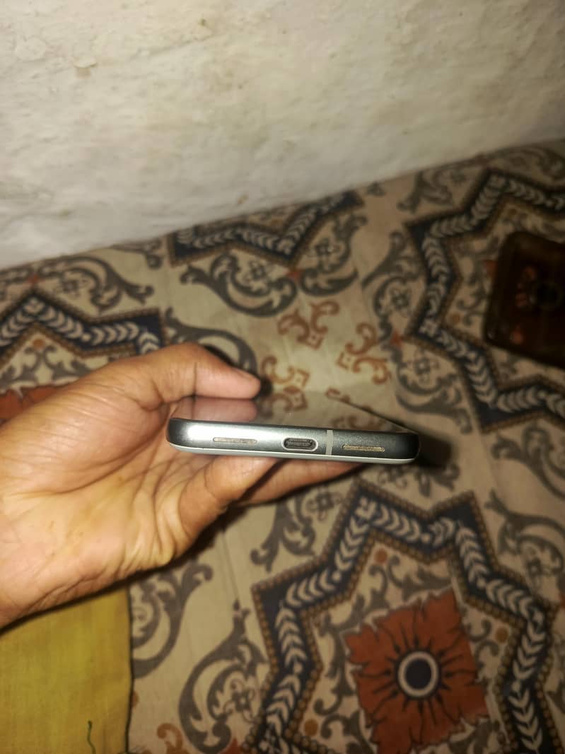 Google Pixel 8 3