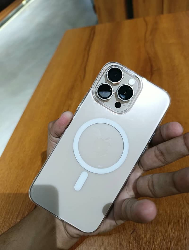 Apple iPhone 16 Pro Max 0