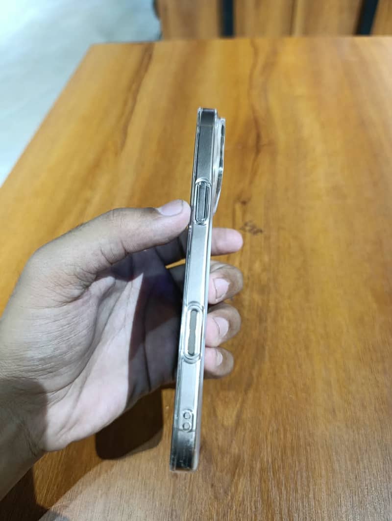 Apple iPhone 16 Pro Max 2