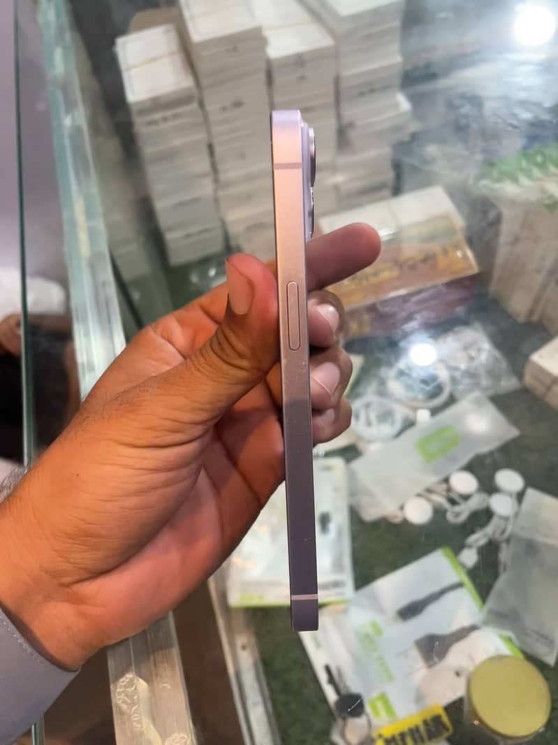 Apple iPhone 14 3