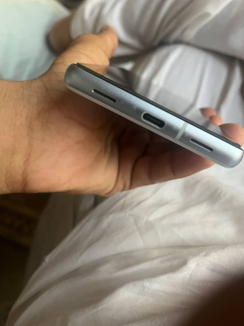 Google Pixel 7a 5